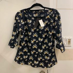 Banana Republic Printed Blouse Top. NWT. Size XS